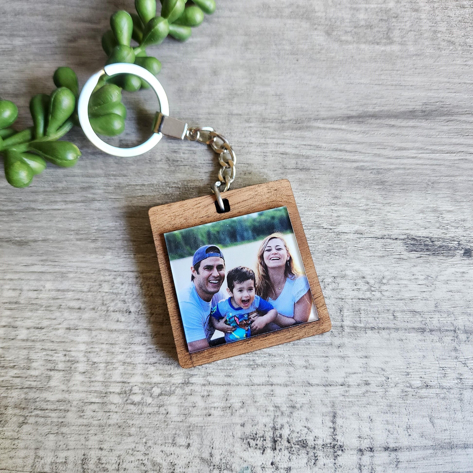 Photo Keychain, Anniversary Keychain, Anniversary gift, Boyfriend Gift, Custom Gift, Gift for Him, Personalized Keychain, Family Keychain
