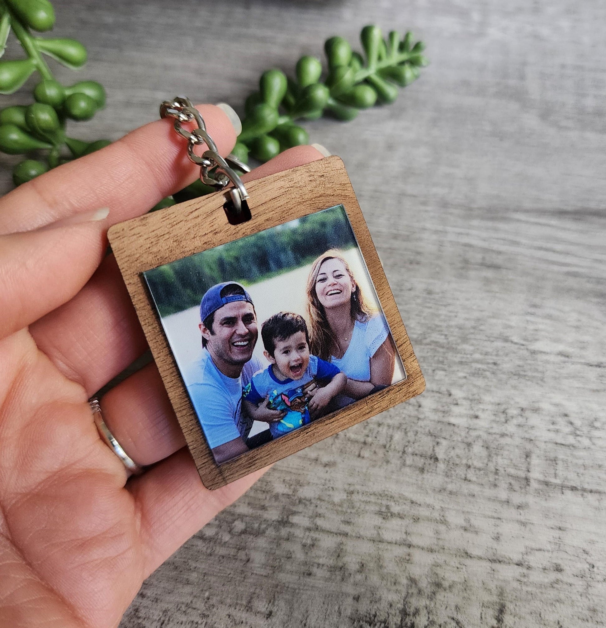 Photo Keychain, Anniversary Keychain, Anniversary gift, Boyfriend Gift, Custom Gift, Gift for Him, Personalized Keychain, Family Keychain