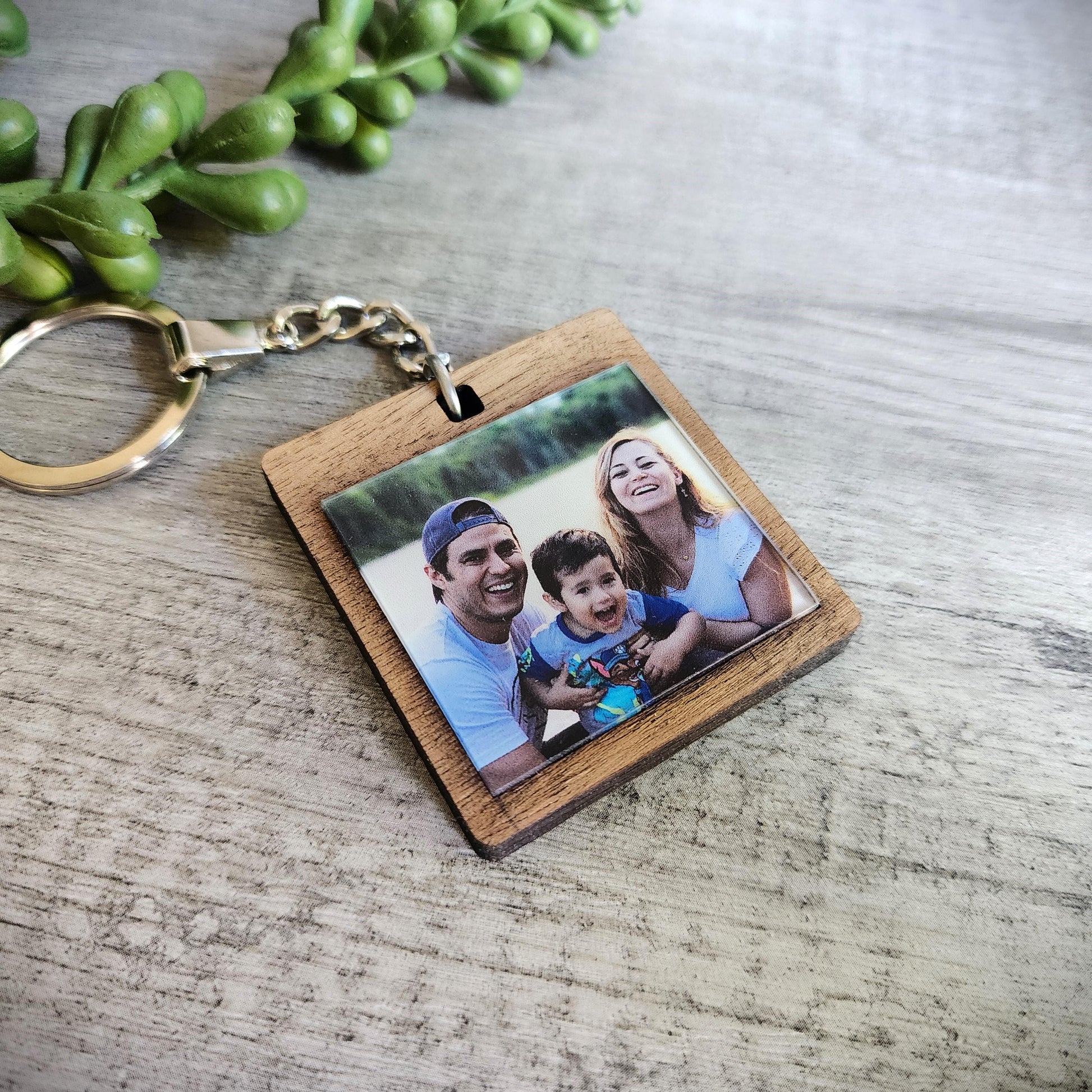 Photo Keychain, Anniversary Keychain, Anniversary gift, Boyfriend Gift, Custom Gift, Gift for Him, Personalized Keychain, Family Keychain